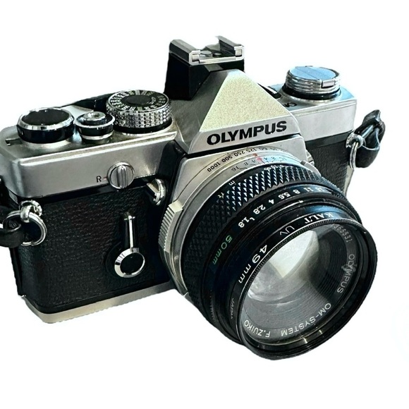 Vintage Olympus OM-1 35mm Photography Camera with Flash Attachment and Cases - Picture 2 of 16